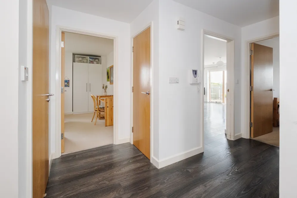 Clock View Crescent, London, N7 photo 17