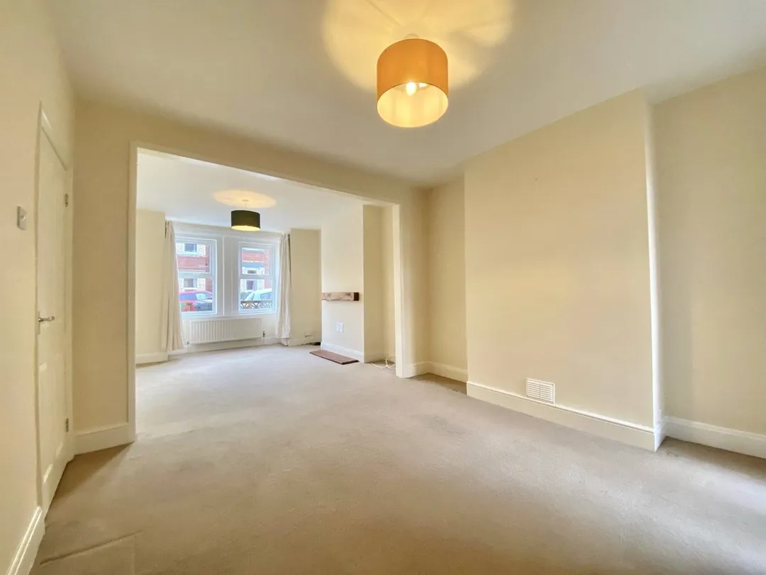 https://mr0.homeflow-assets.co.uk/files/photo/image/48256/5513/_x_/OCL160074_29.jpg