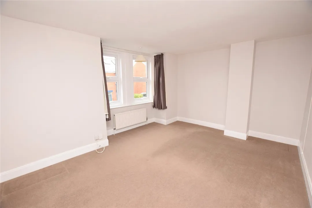 https://mr0.homeflow-assets.co.uk/files/photo/image/48256/5515/_x_/OCL160074_17.jpg