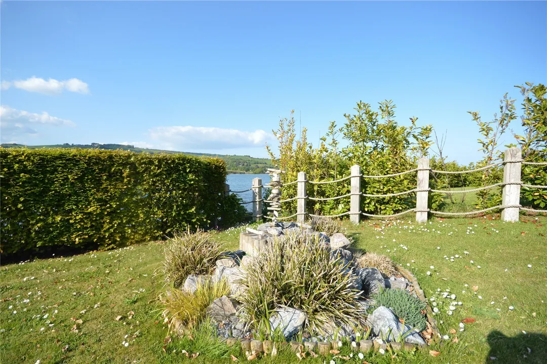 https://mr0.homeflow-assets.co.uk/files/photo/image/48256/5525/_x_/NEW260216_16.jpg