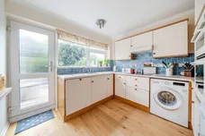 Fishersdene, Claygate KT10 photo 2