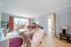 Fishersdene, Claygate KT10 photo 3