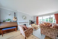Fishersdene, Claygate KT10 photo 5