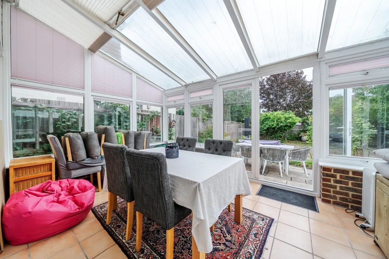 Fishersdene, Claygate KT10 photo 6