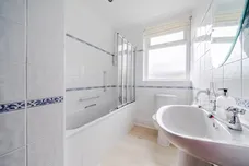 Fishersdene, Claygate KT10 photo 7