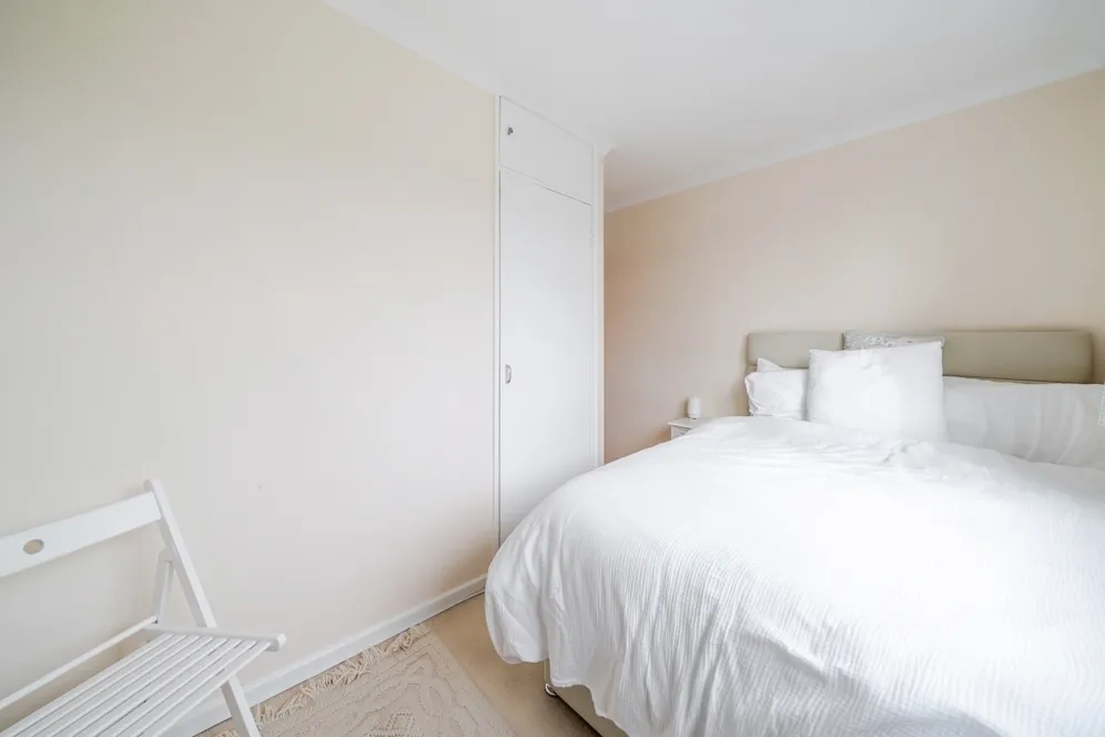 Fishersdene, Claygate KT10 photo 11
