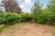 Fishersdene, Claygate KT10 photo 17