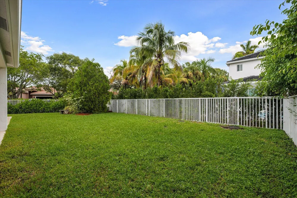 890 Hawthorn Terrace, Weston, FL 33327