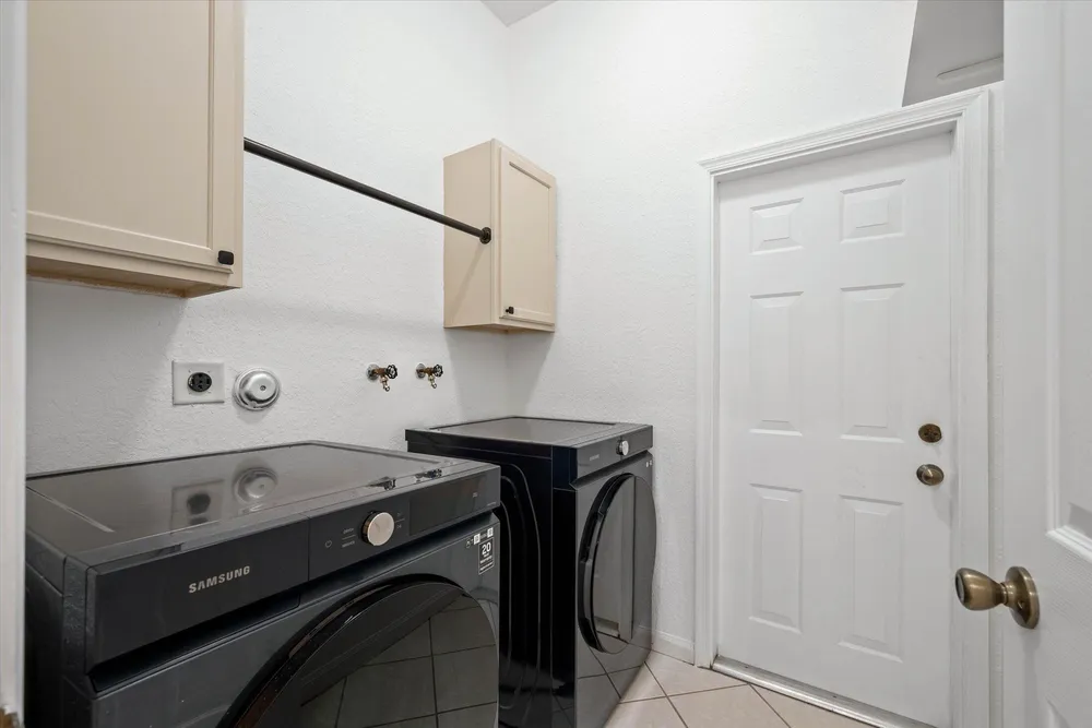 886 Sunflower Circle, Weston, FL 33327