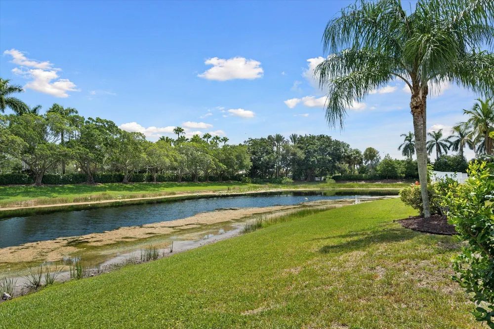 886 Sunflower Circle, Weston, FL 33327
