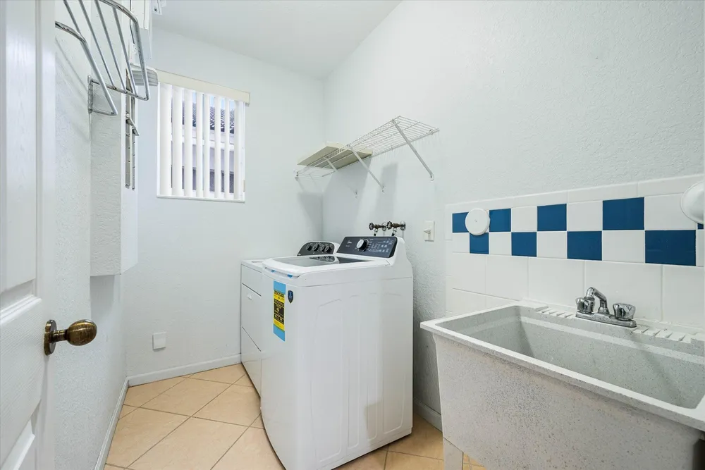 890 Hawthorn Terrace, Weston, FL 33327