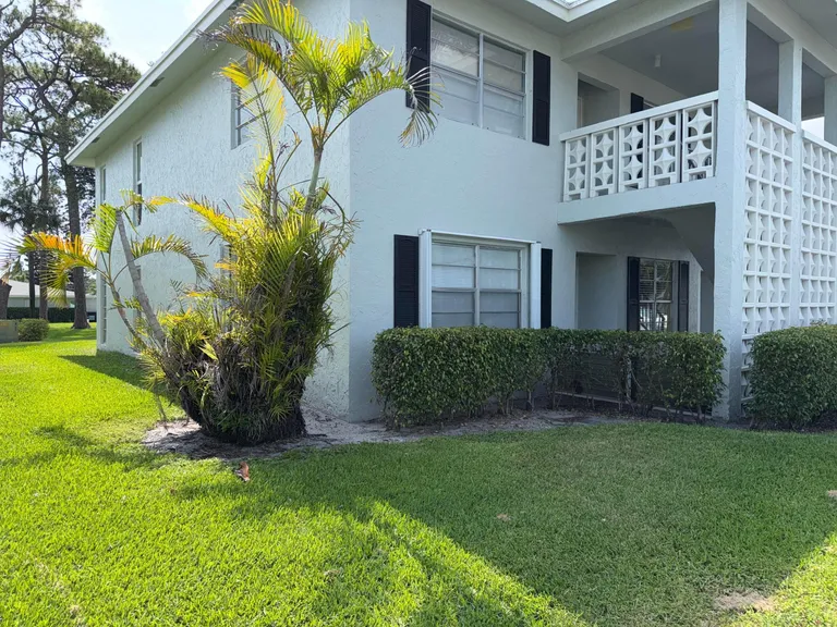 1030 Silk Oak Terrace, Delray Beach, FL 33445