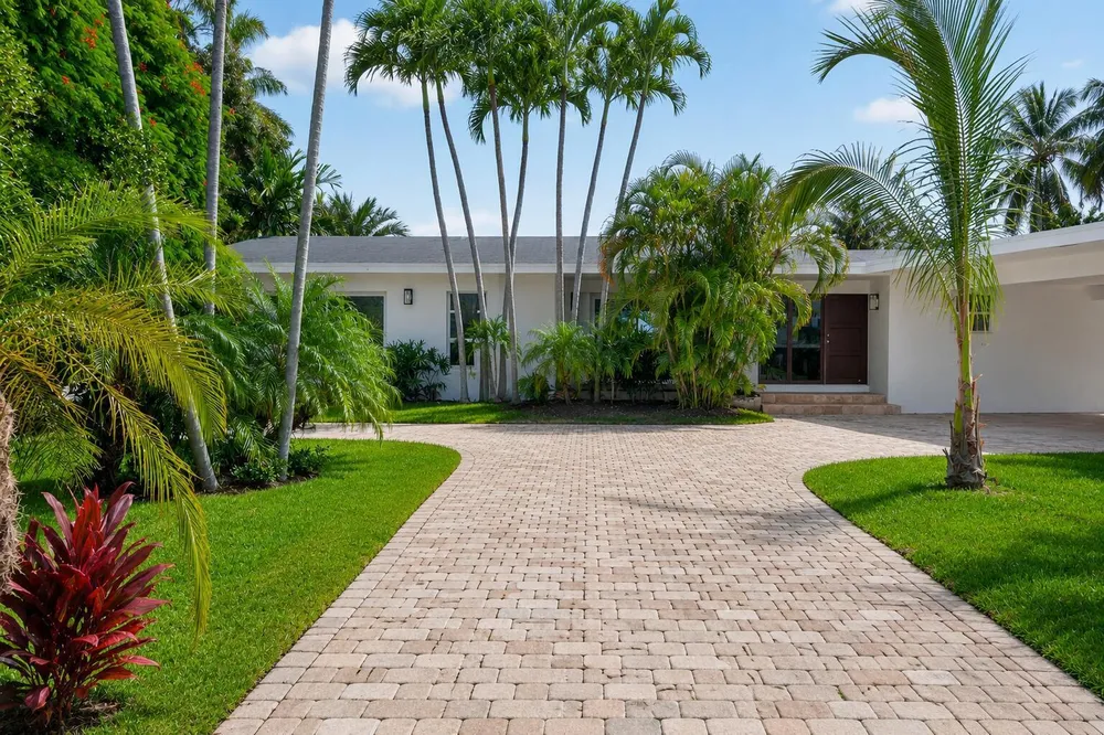 631 N Mashta Dr, Key Biscayne, FL 33149