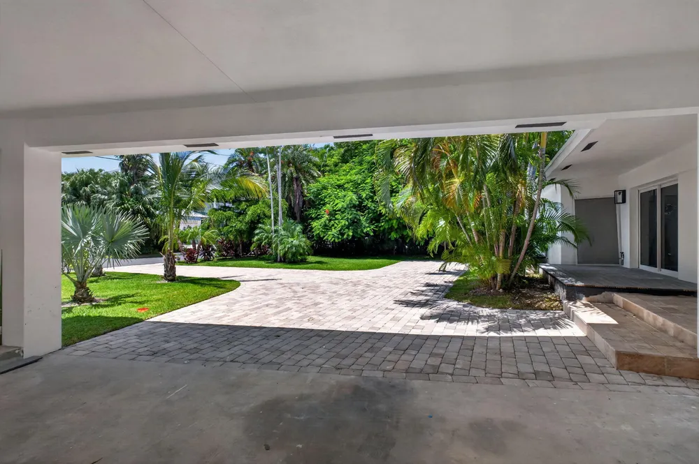 631 N Mashta Dr, Key Biscayne, FL 33149