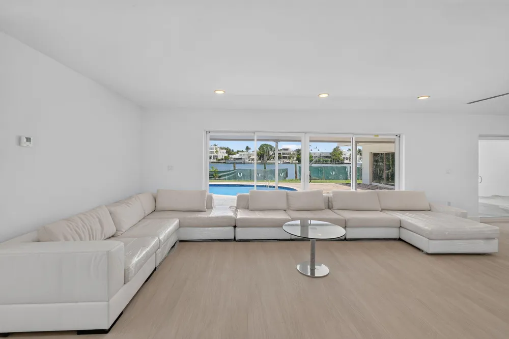 631 N Mashta Dr, Key Biscayne, FL 33149