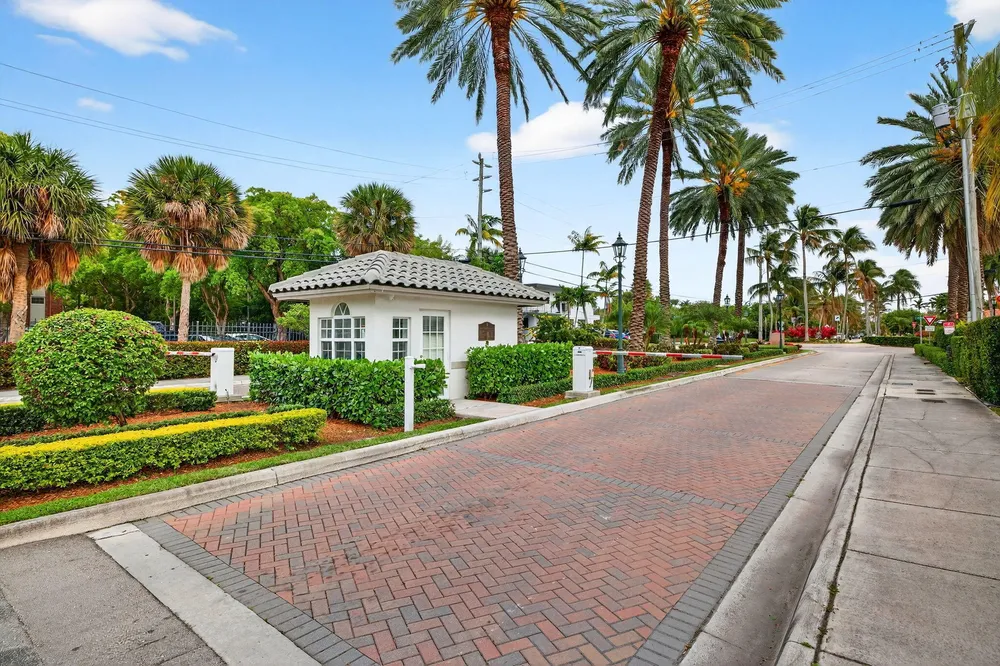1935 SE 25th Ave, Fort Lauderdale, FL 33316