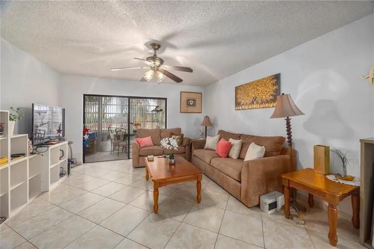 3990 NW 42nd Ave, Lauderdale Lakes, FL 33319
