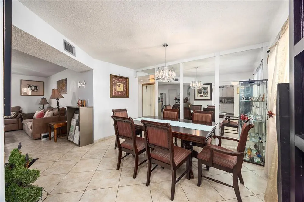 3990 NW 42nd Ave, Lauderdale Lakes, FL 33319