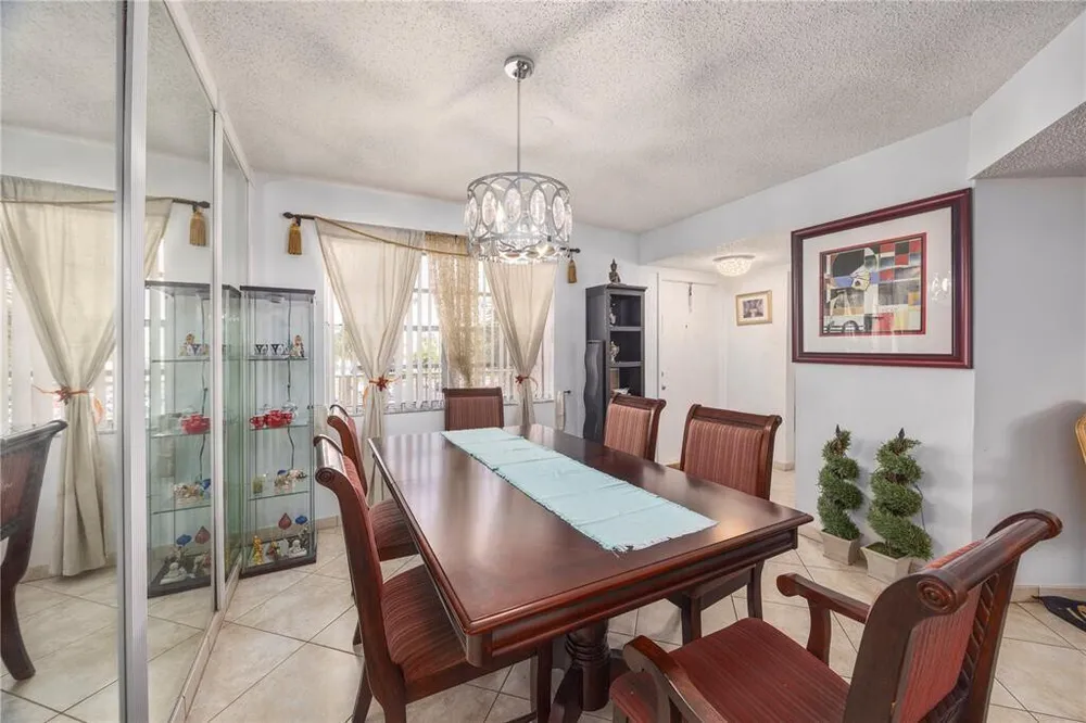 3990 NW 42nd Ave, Lauderdale Lakes, FL 33319