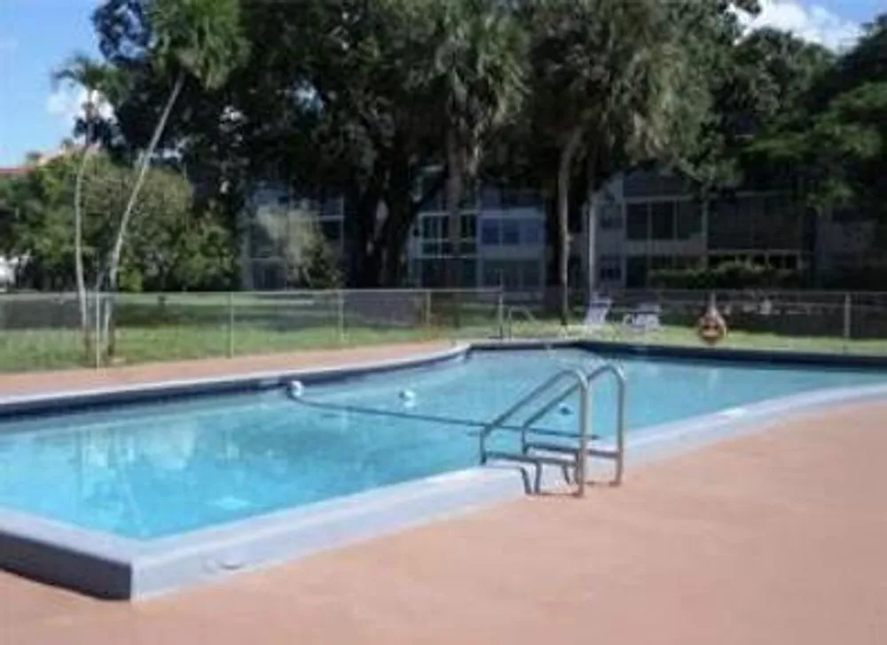 3990 NW 42nd Ave, Lauderdale Lakes, FL 33319