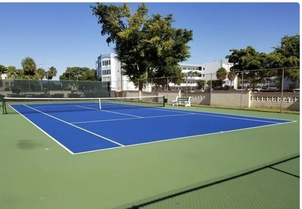3990 NW 42nd Ave, Lauderdale Lakes, FL 33319