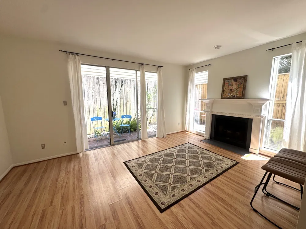 4225 Purdue St, Houston, TX 77005