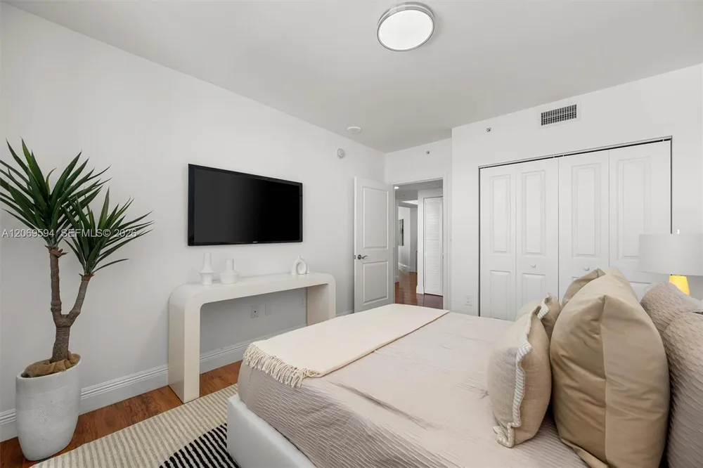 347 N New River Dr E, Fort Lauderdale, FL 33301