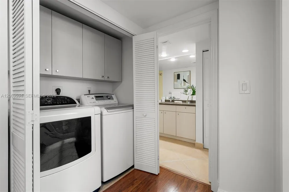347 N New River Dr E, Fort Lauderdale, FL 33301
