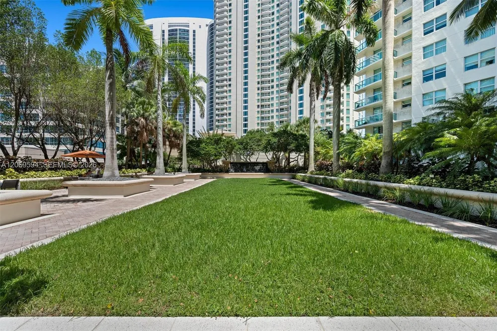 347 N New River Dr E, Fort Lauderdale, FL 33301