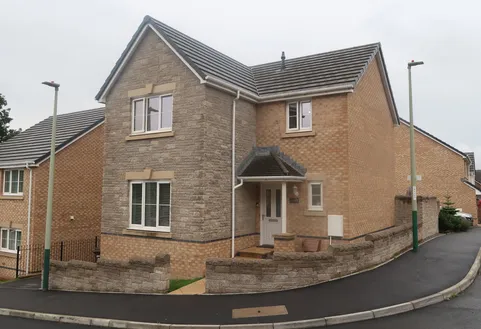 Woodfieldside Road, Gellihaf, Pontllanfraith, NP12