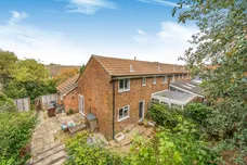 Salisbury Close, Alton, GU34 photo 2