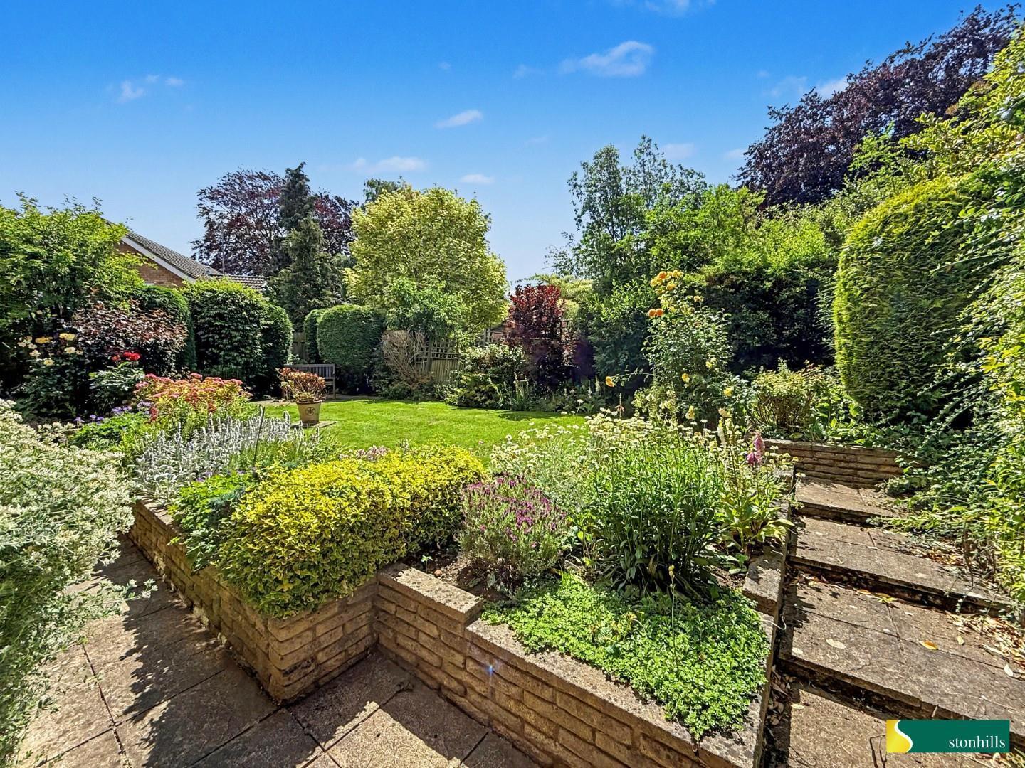 Berkeley Close, Northampton Image 5