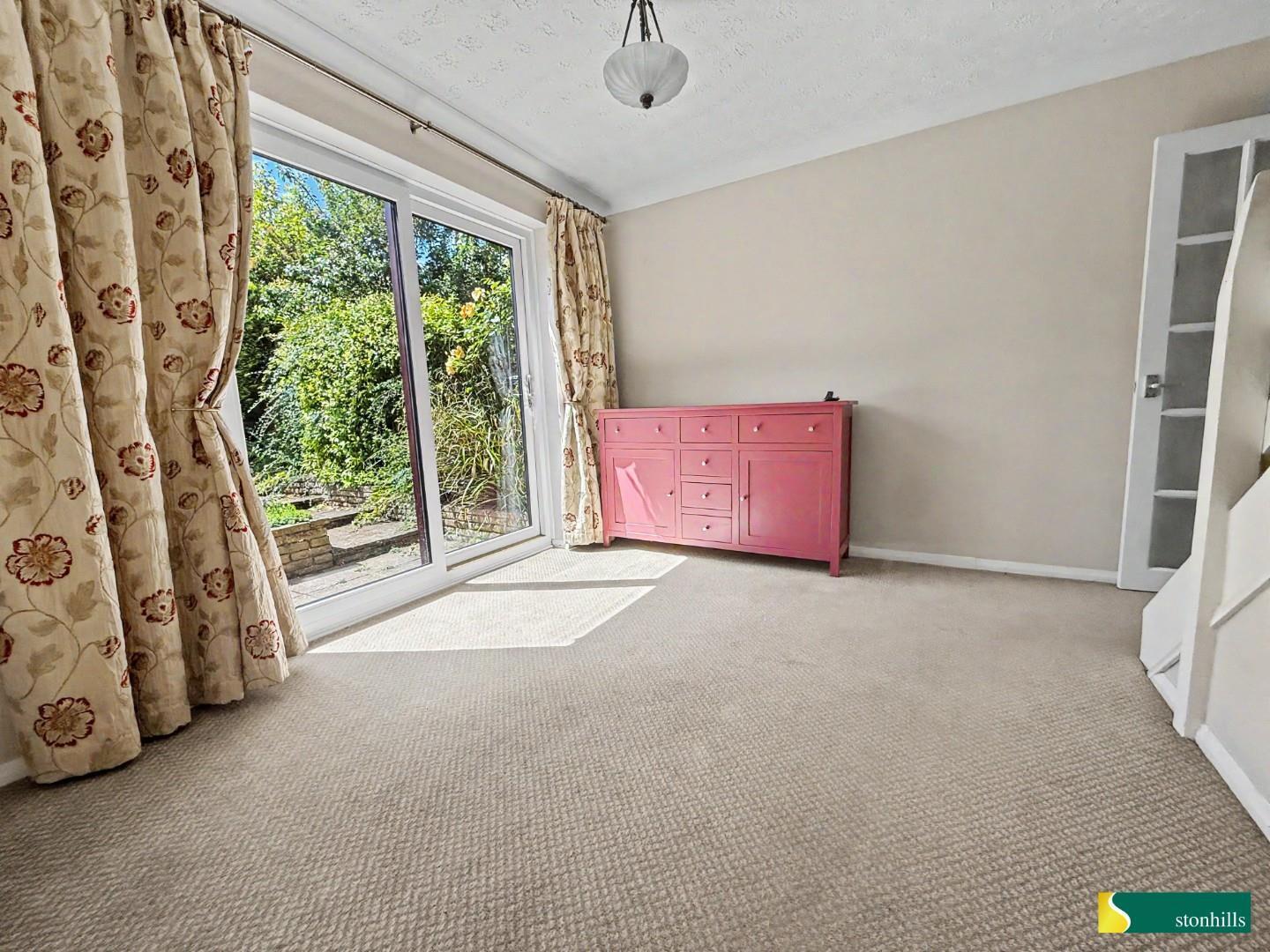 Berkeley Close, Northampton Image 7
