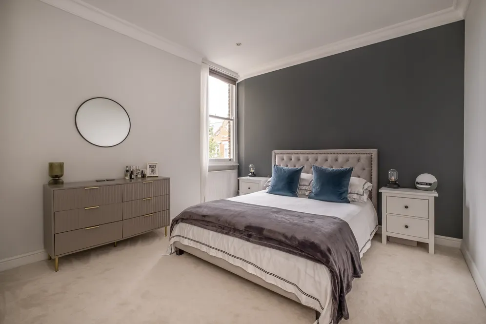 Mortlake High Street, London, SW14 photo 2