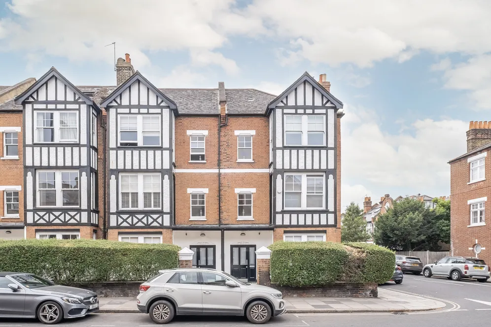 Mortlake High Street, London, SW14 photo 10