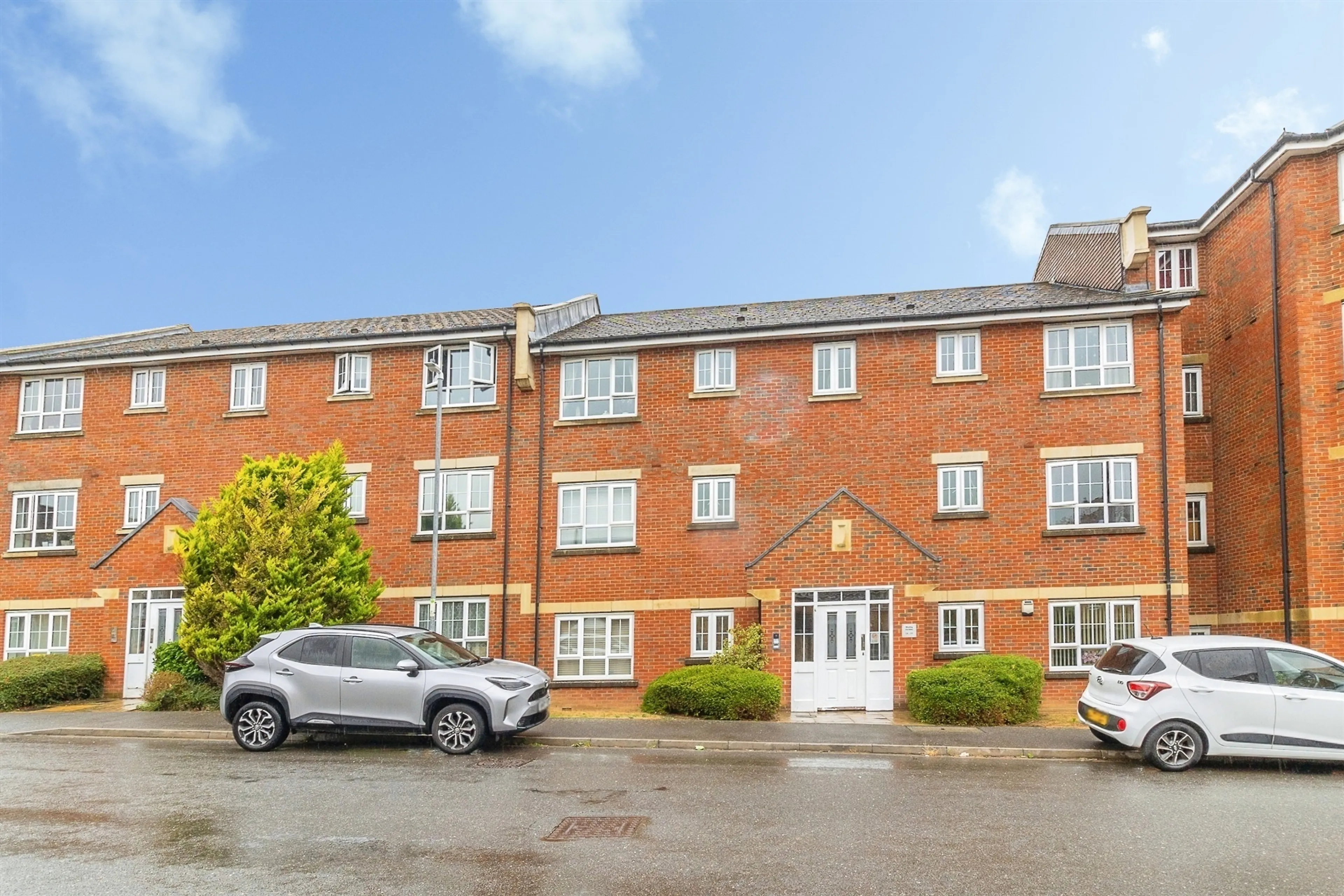 Property at Watling Gardens, DUNSTABLE