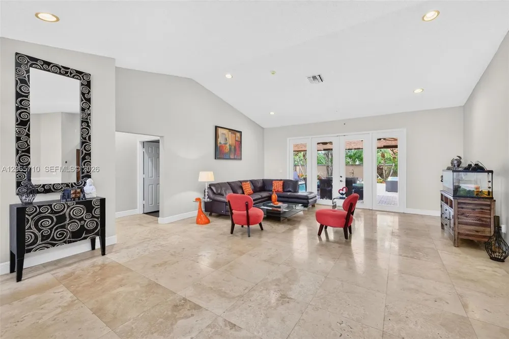 581 NW 110th Ave, Plantation, FL 33324