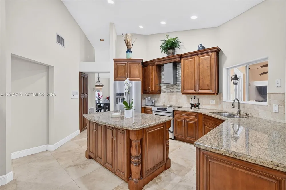 581 NW 110th Ave, Plantation, FL 33324