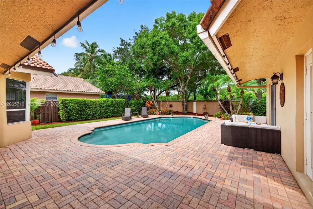 581 NW 110th Ave, Plantation, FL 33324