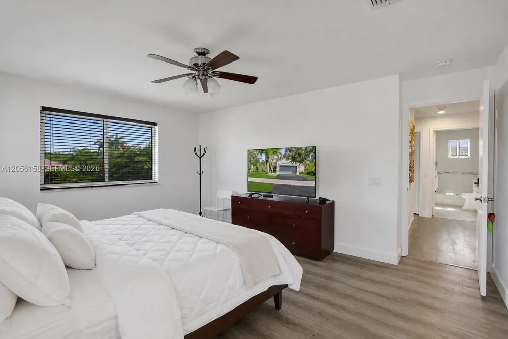 1216 Chinaberry Dr, Weston, FL 33327