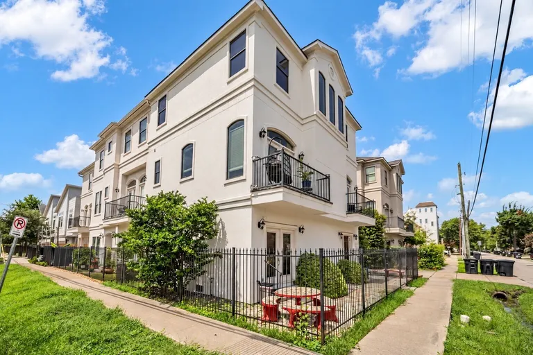 5501 Petty St, Houston, TX 77007