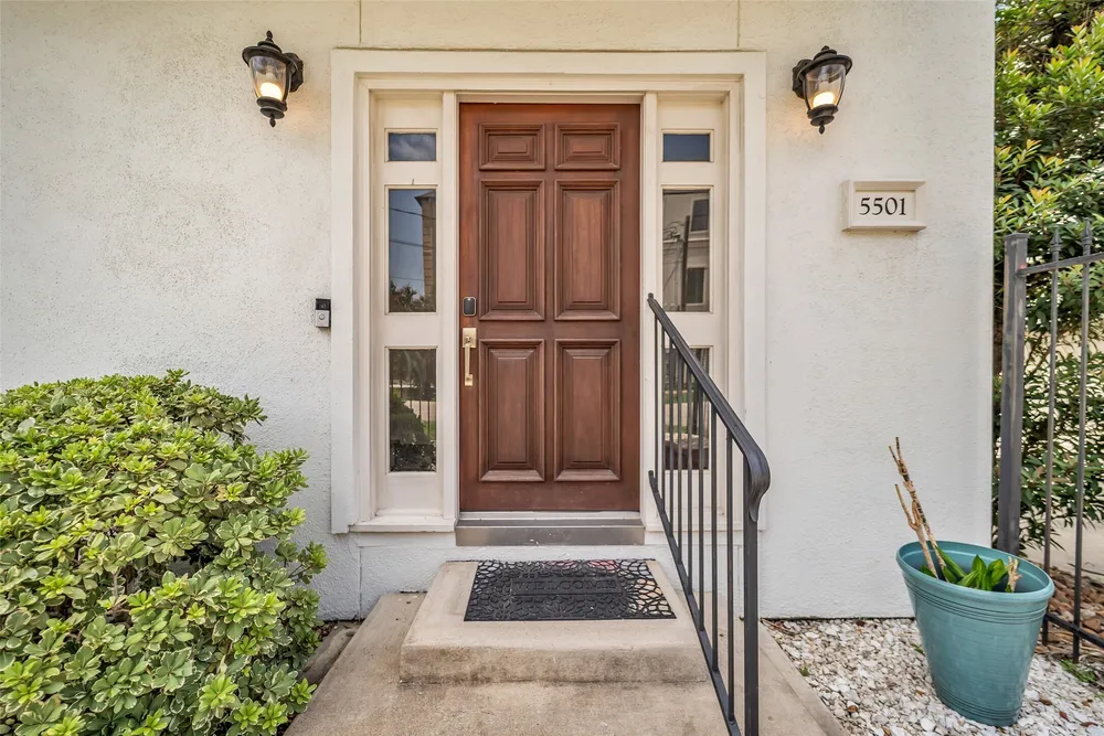 5501 Petty St, Houston, TX 77007