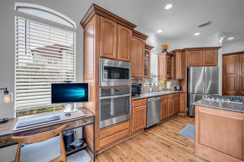 5501 Petty St, Houston, TX 77007