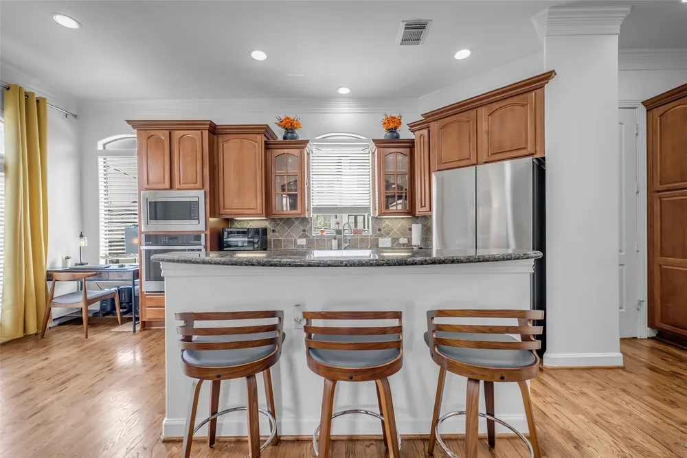 5501 Petty St, Houston, TX 77007