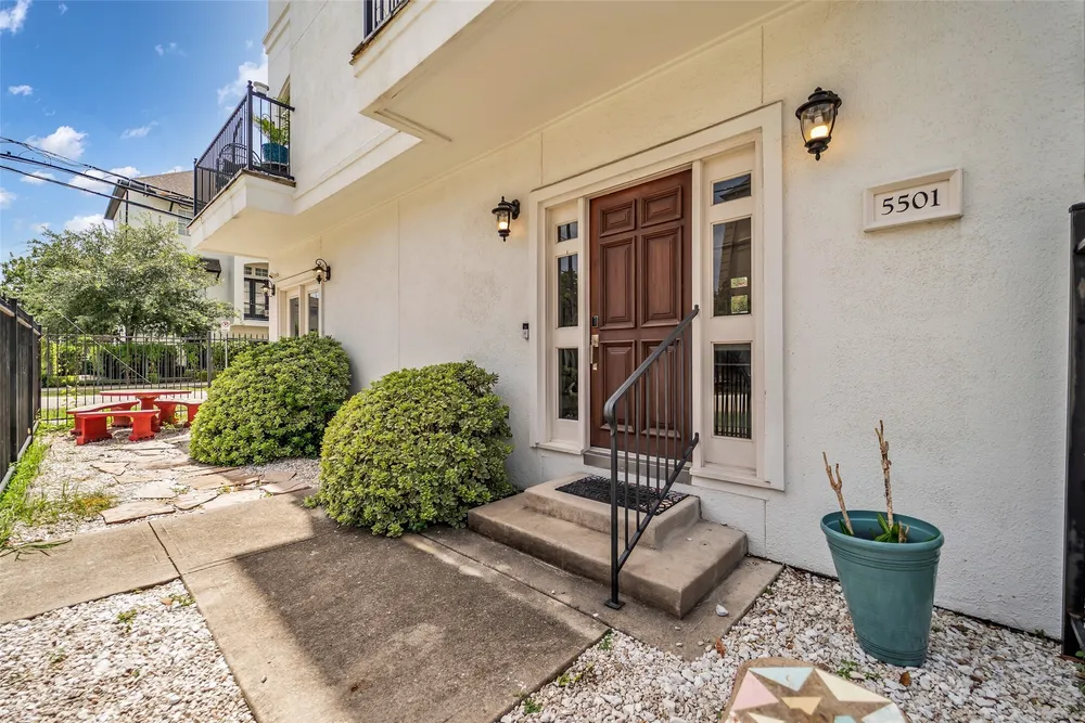 5501 Petty St, Houston, TX 77007