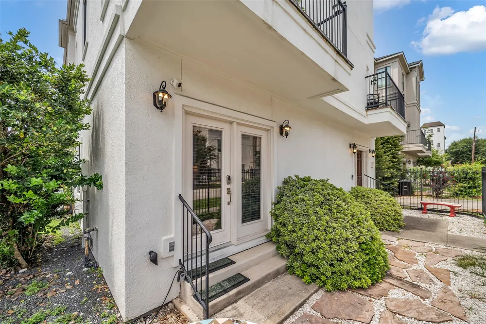 5501 Petty St, Houston, TX 77007
