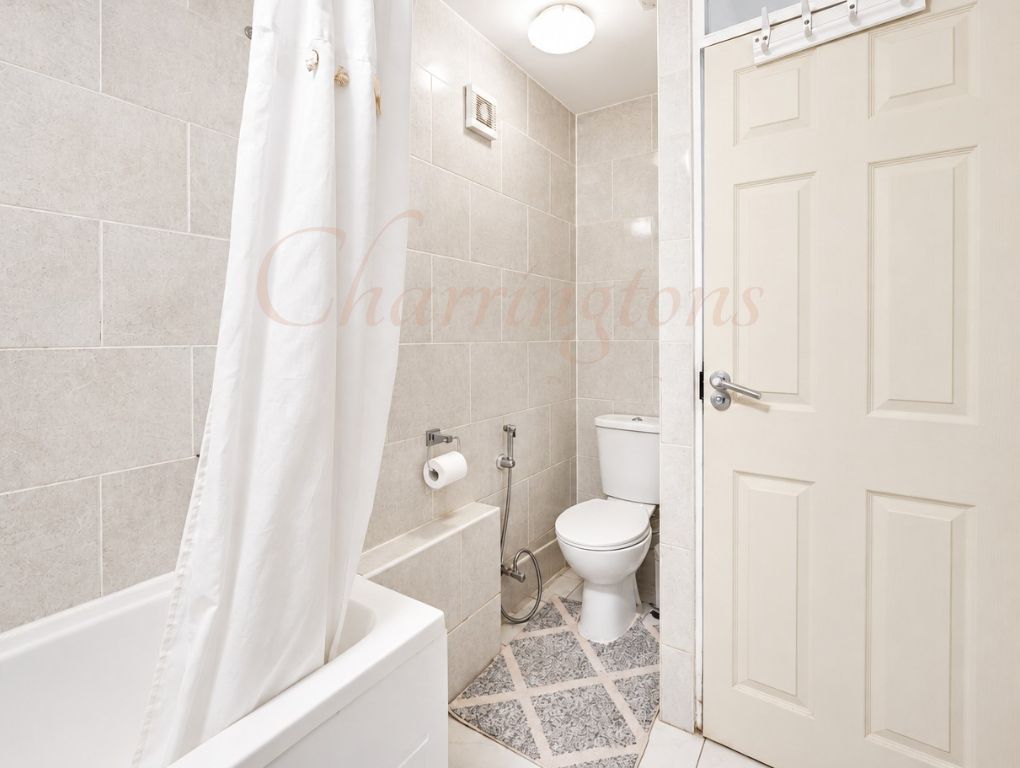 Gated Development  Spacious Two Bedroom Flat  For Sale   Hendon Hall Court  Parson Street NW4  Image 15