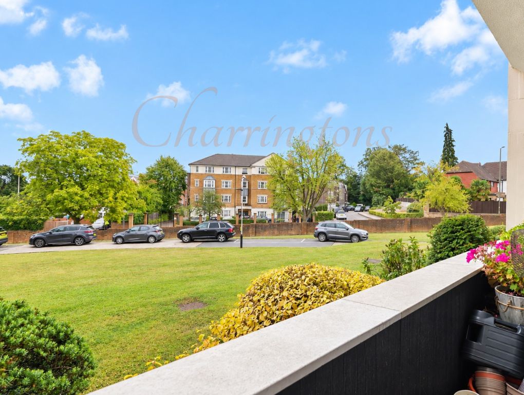 Gated Development  Spacious Two Bedroom Flat  For Sale   Hendon Hall Court  Parson Street NW4  Image 17