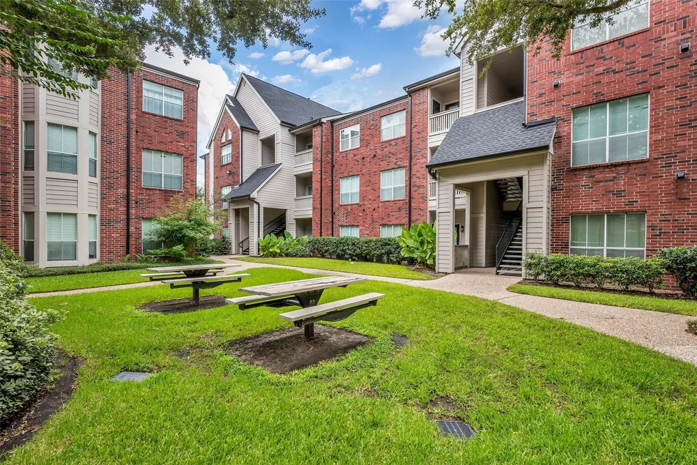 1330 Old Spanish Trail, Houston, TX 77054