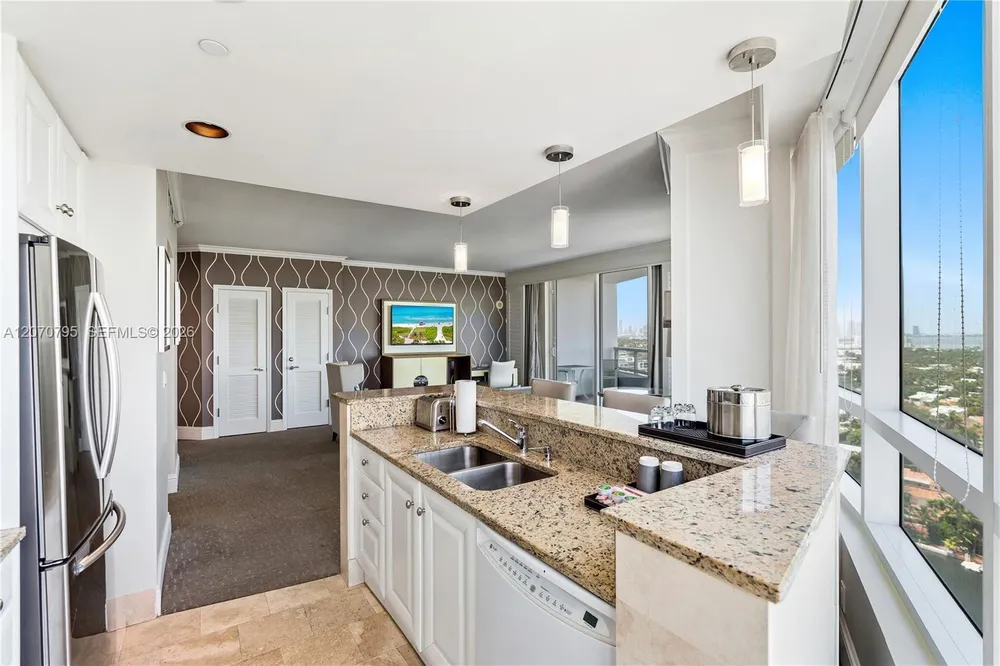 4401 Collins Ave, Miami Beach, FL 33140